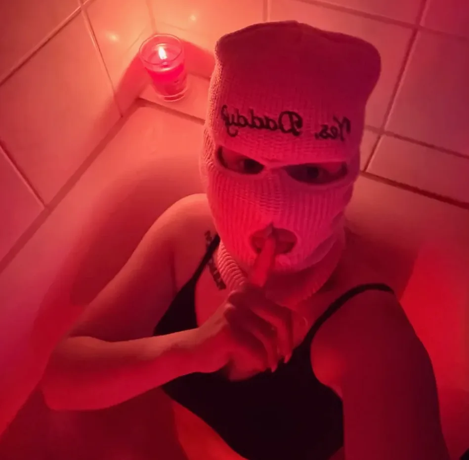 Esra, 27