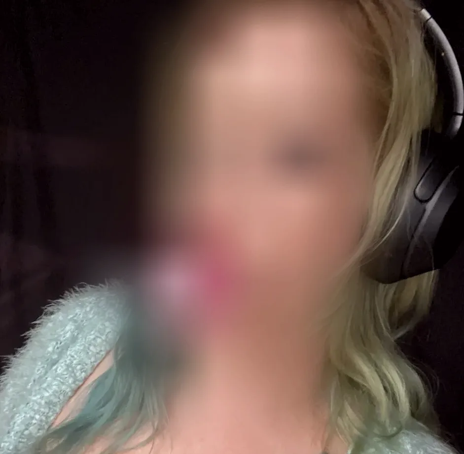 Ingrid, 35