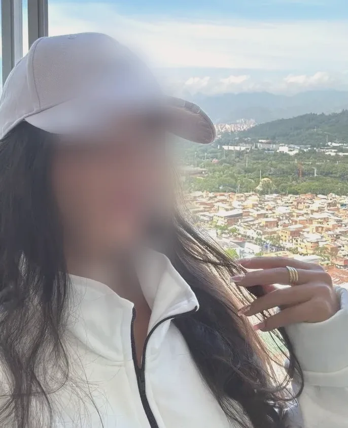 Marie, 23