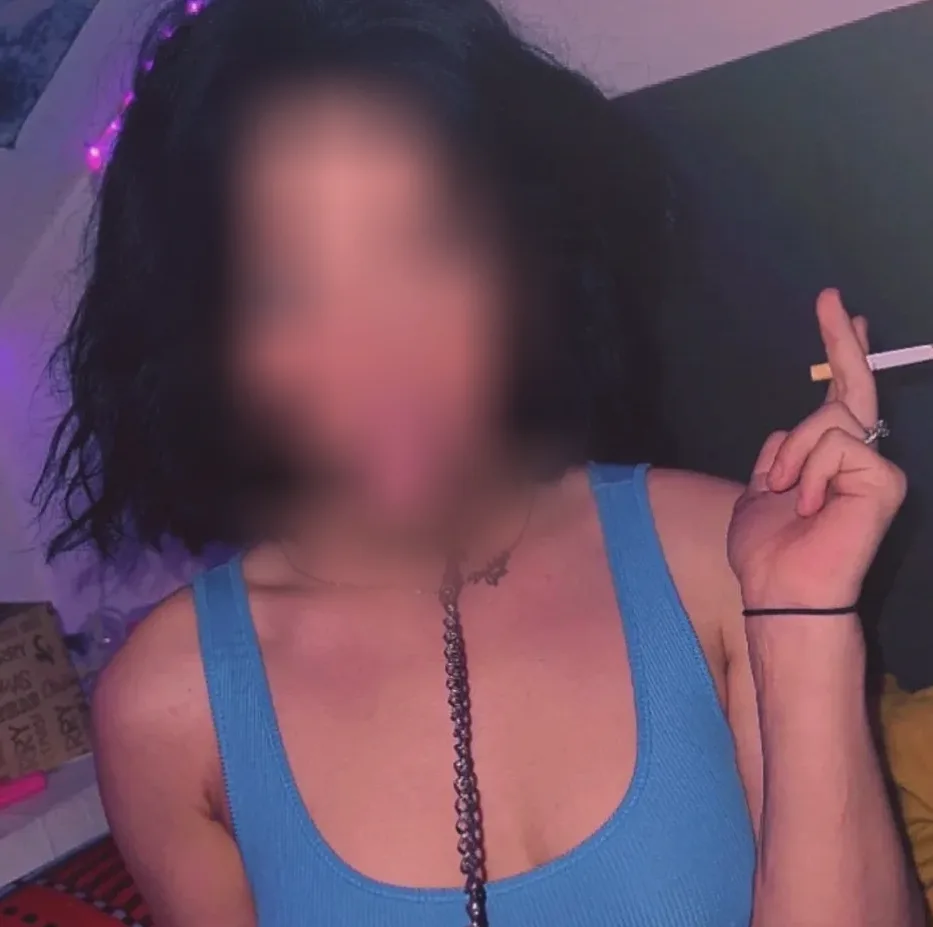 Nikolina, 23