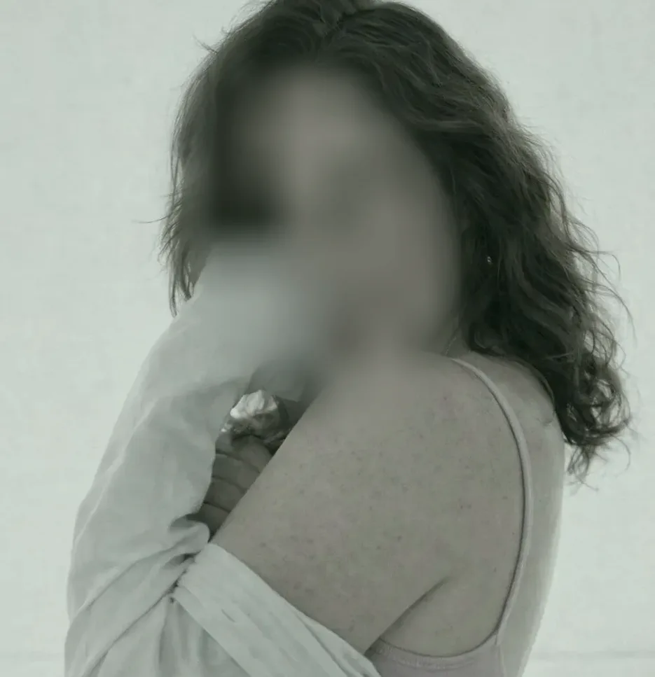 Nina, 34