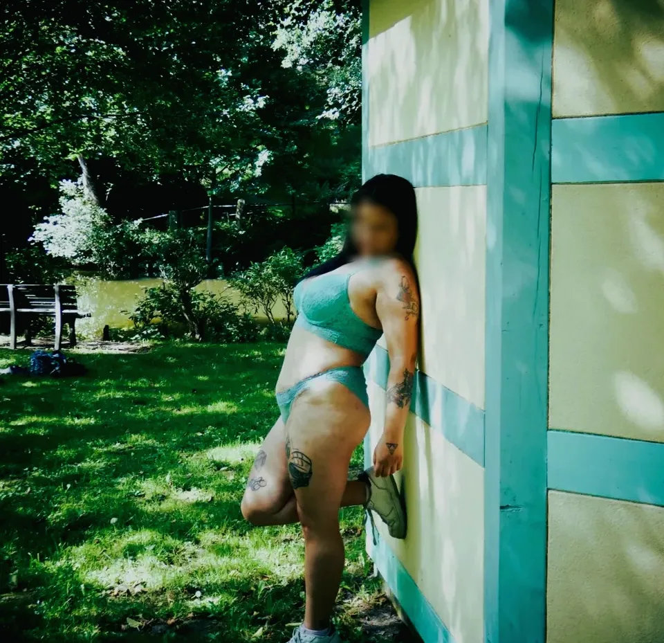 Sandra, 31